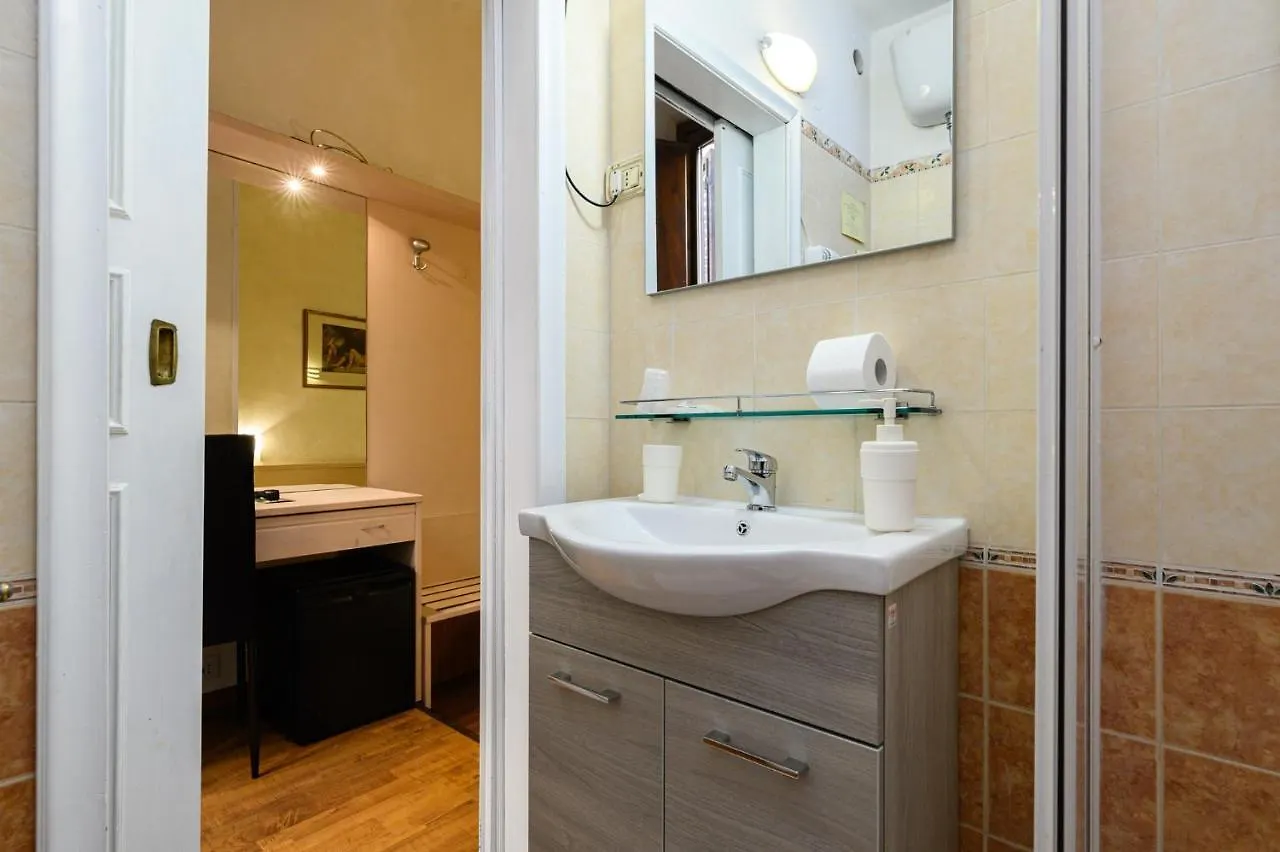 Hotel Julia Rom 3*,