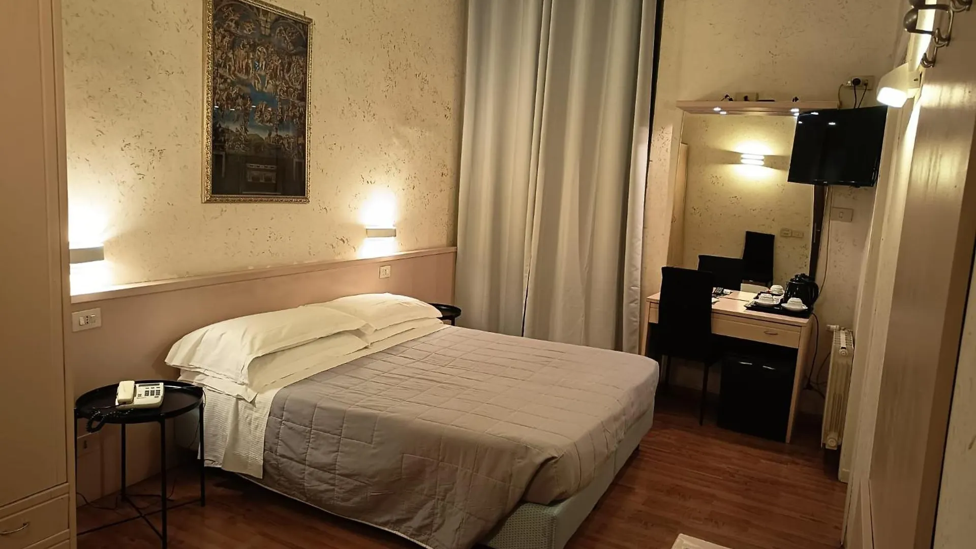 Hotel Julia Roma 3*,