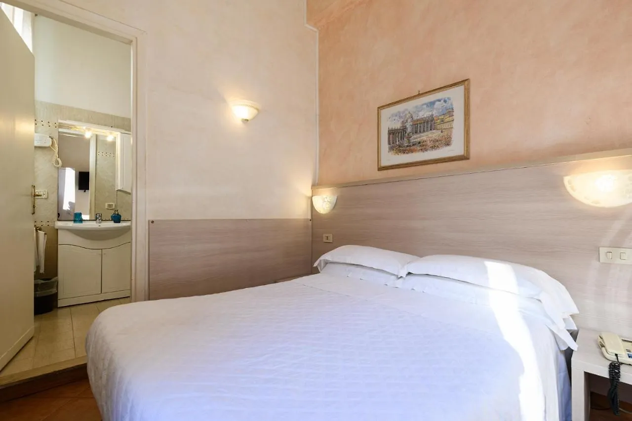 Hotel Julia Róma 3*,